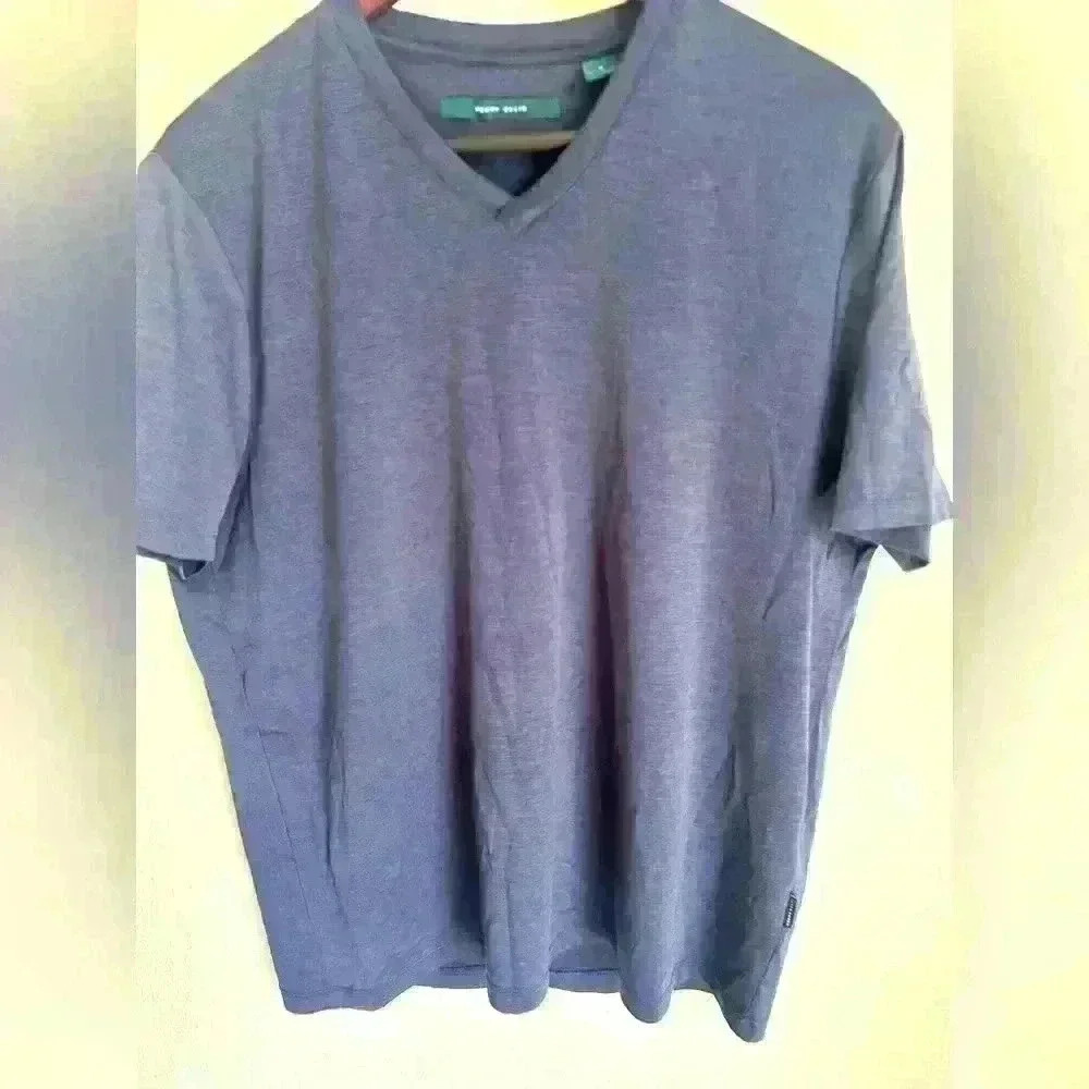 Perry Ellis Men’s Performance Blue V-Neck Tee Shirt
Size: Large